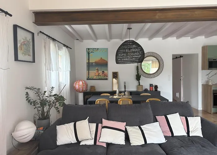 Dom wakacyjny Jeane-rose, Maison En Bois Avec Piscine *