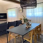 Jeane-rose, Maison En Bois Avec Piscine Dom wakacyjny