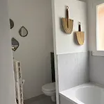 Dom wakacyjny Jeane-rose, Maison En Bois Avec Piscine *