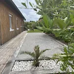 Dom wakacyjny Jeane-rose, Maison En Bois Avec Piscine Andernos-les-Bains