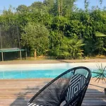 Dom wakacyjny Jeane-rose, Maison En Bois Avec Piscine Andernos-les-Bains