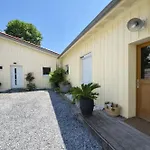 Jeane-rose, Maison En Bois Avec Piscine