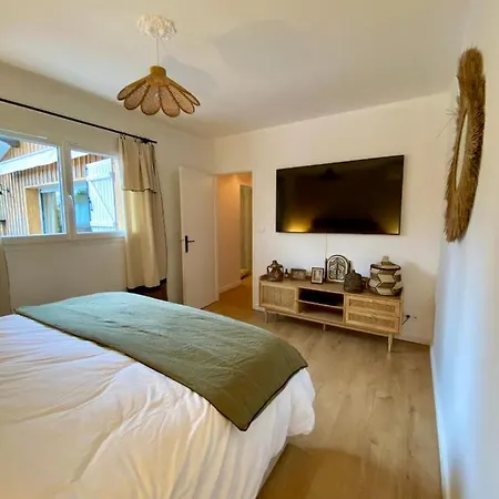 Jeane-rose, Maison En Bois Avec Piscine Holiday home