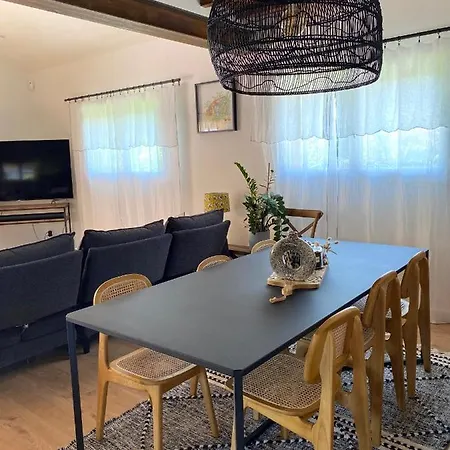 Jeane-rose, Maison En Bois Avec Piscine Holiday home