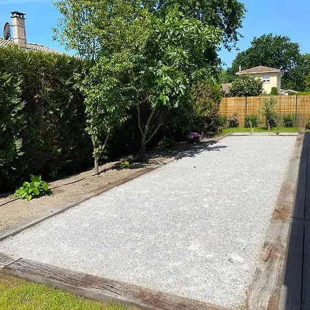 Holiday home Jeane-rose, Maison En Bois Avec Piscine