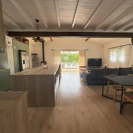 Vakantiehuis Jeane-rose, Maison En Bois Avec Piscine