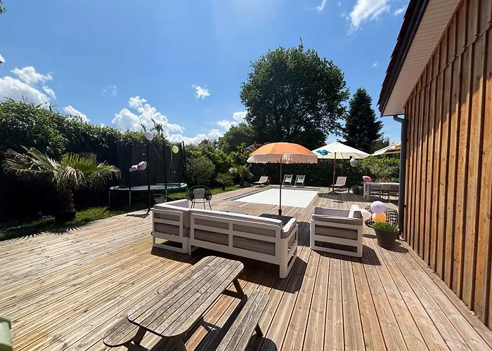 Jeane-rose, Maison En Bois Avec Piscine *