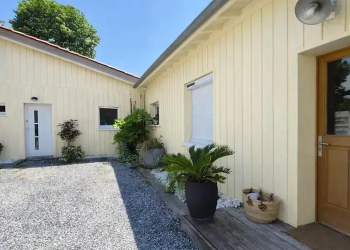 Jeane-rose, Maison En Bois Avec Piscine