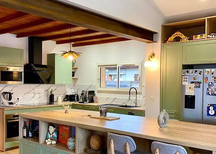 Vakantiehuis Jeane-rose, Maison En Bois Avec Piscine *